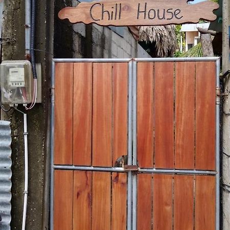 Chill House Flores Bagian luar foto